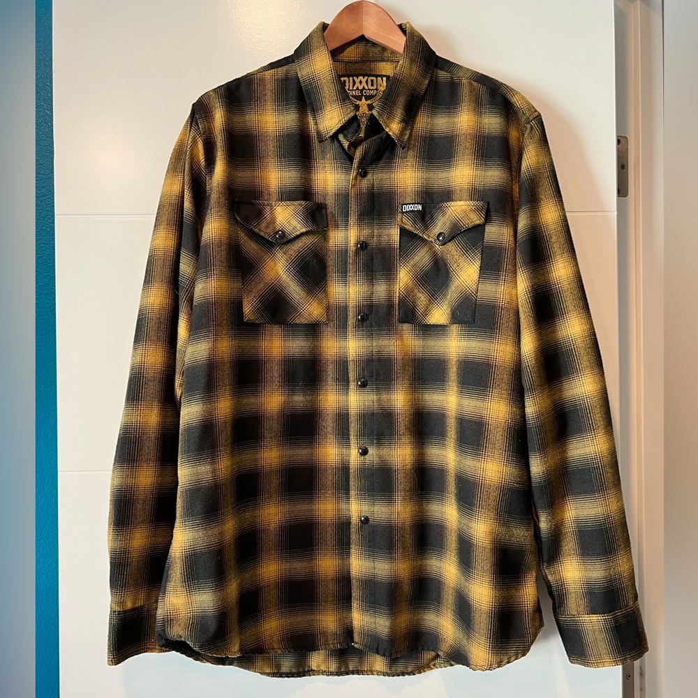 Dixxon Men’s Flannel, gold and black plaid, size  M, excellent condition